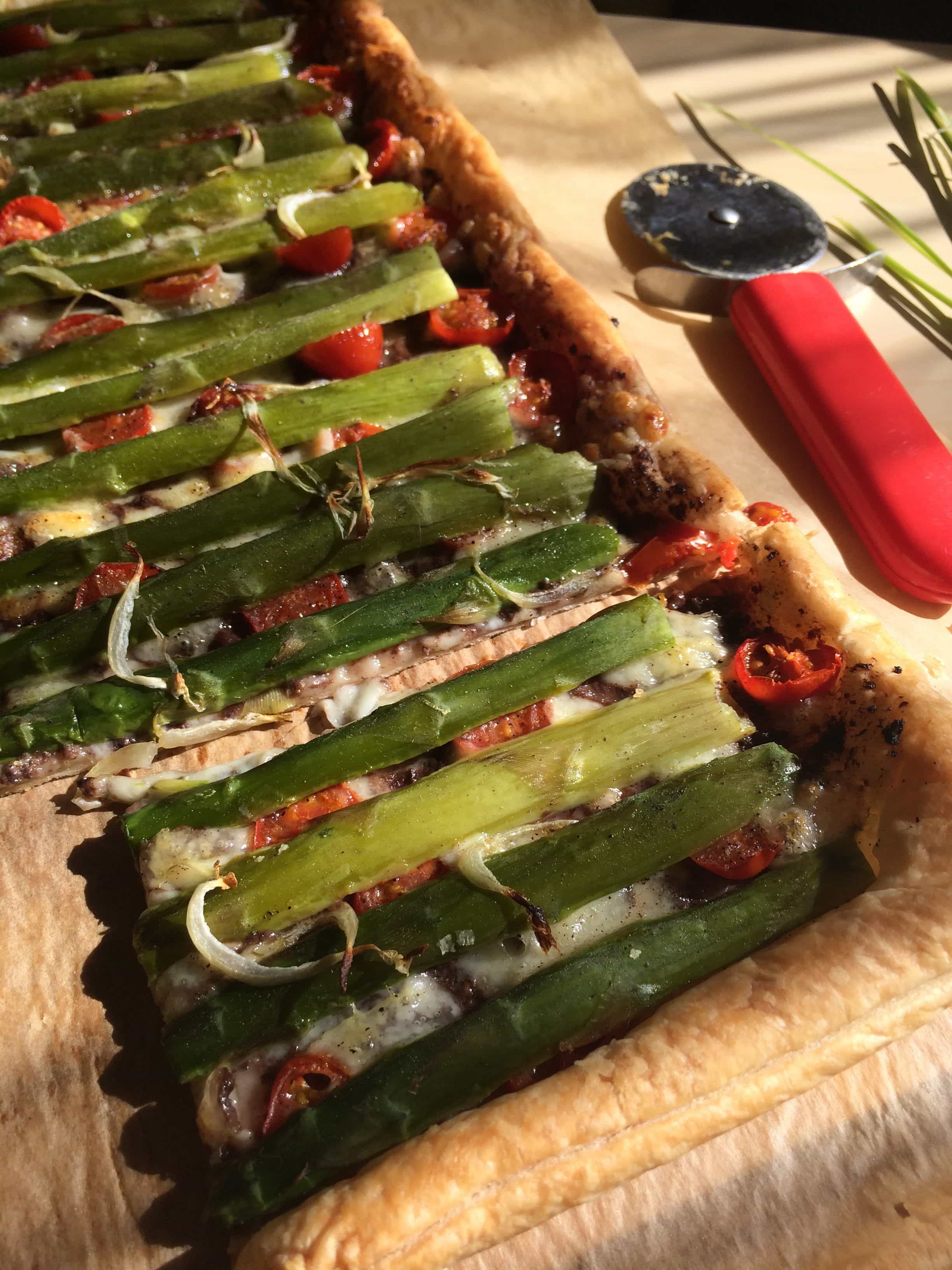 Zielone szparagi cieście francuskim green asparagus puff pastry