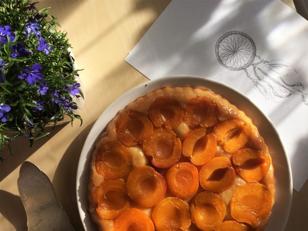 Upside down – Apricot tarte tatin